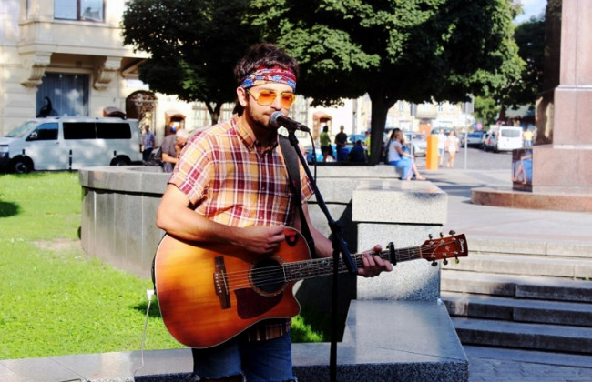 У Тернополі заборонили співати пісні російською на вулицях