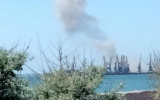 В Бердянске в порту прогремел сильный взрыв: видео