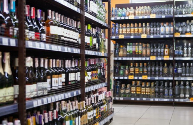В Киеве продлили время продажи алкоголя в магазинах