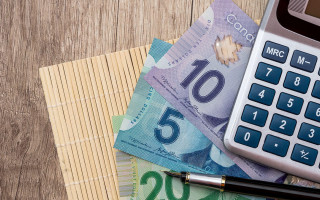 Украинским беженцам выплатят по $2400: кто сможет получить помощь