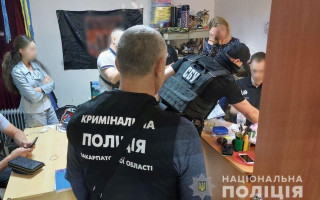 На Закарпатті продавали гуманітарну допомогу та військове спорядження