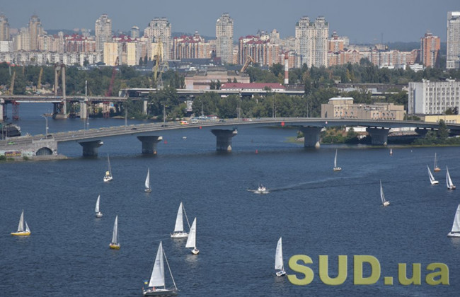 В Киеве запретили движение катеров и лодок по Днепру