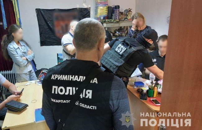 На Закарпатті продавали гуманітарну допомогу та військове спорядження