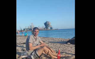 В Бердянском порту прозвучал взрыв: реакция отдыхающих на пляже, видео