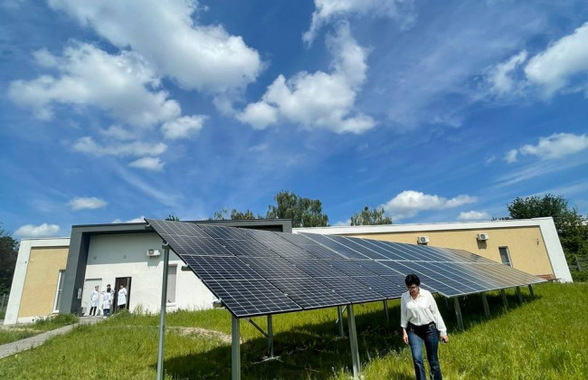 Илон Маск передал Украине солнечные станции Tesla Powerwall