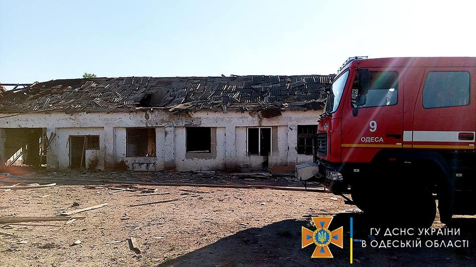 Спасатели показали последствия ракетного удара по Одесской области, фото