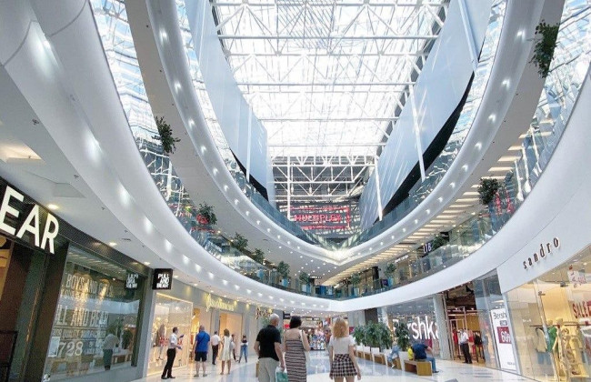 В Киеве возобновляет работу еще один большой ТРЦ на левом берегу