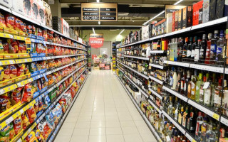 Соль, кондитерка, сыр и даже пиво: иностранные продукты «поселились» на полках украинских супермаркетов
