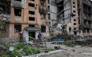 В Мариуполе оккупанты сносят дома и вывозят мусор с телами на свалку, — мэрия