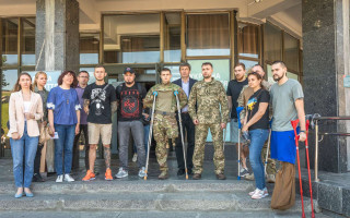 Флаг Украины, который развевался над «Азовсталью», передали в киевский музей, видео