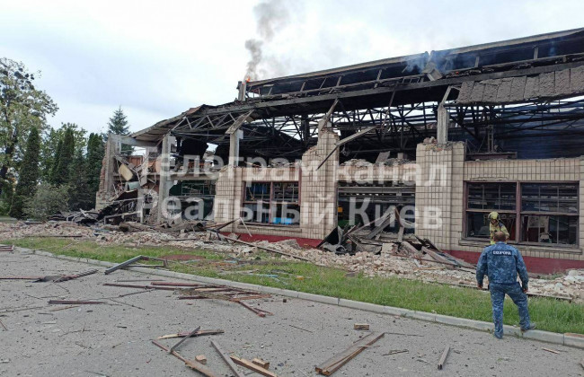 Обстрел Дарницкого вагоноремонтного завода: появились первые фото последствий прилета