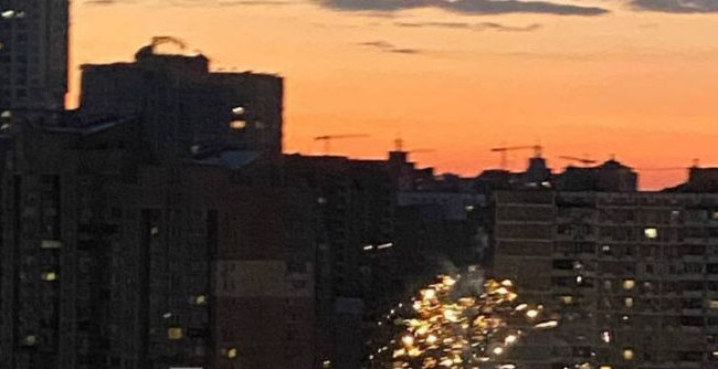 В Киеве после ракетного удара целый район напугали фейерверки, видео