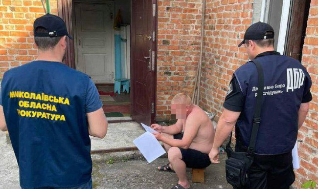 Двоє поліцейських віддали табельну зброю росіянам під час окупації міста, — Офіс Генпрокурора