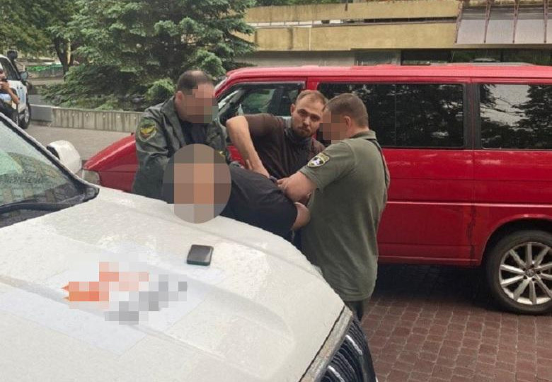 Організація незаконного перетину кордону за $3-5 тисяч: у Києві викрили чоловіка, фото