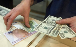 У травні українці активніше продавали валюту, аніж купляли