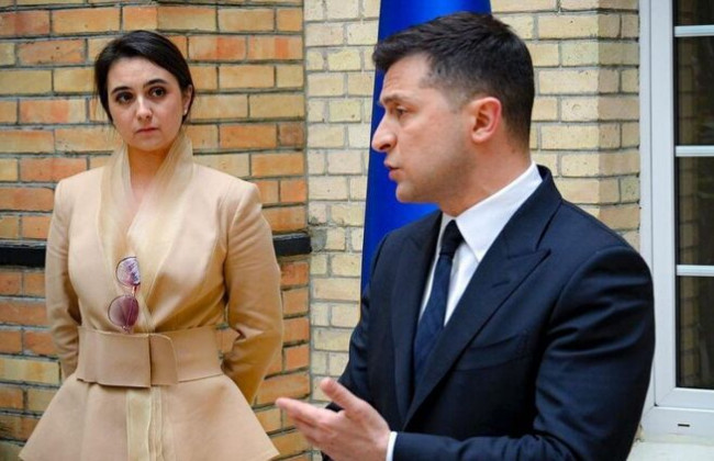 Мендель выставила на торги свой скандальный жакет