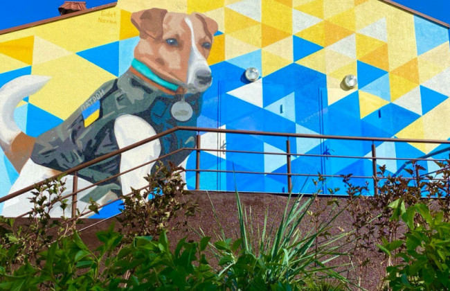 В парке «Отрадный» в Киеве завершили создание мурала с псом Патроном, фото