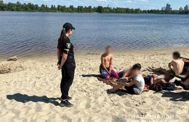 В Киеве правоохранители патрулируют столичные пляжи, фото