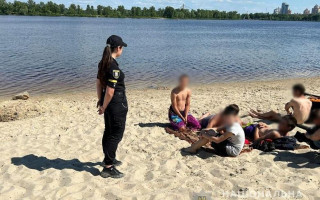 В Киеве правоохранители патрулируют столичные пляжи, фото