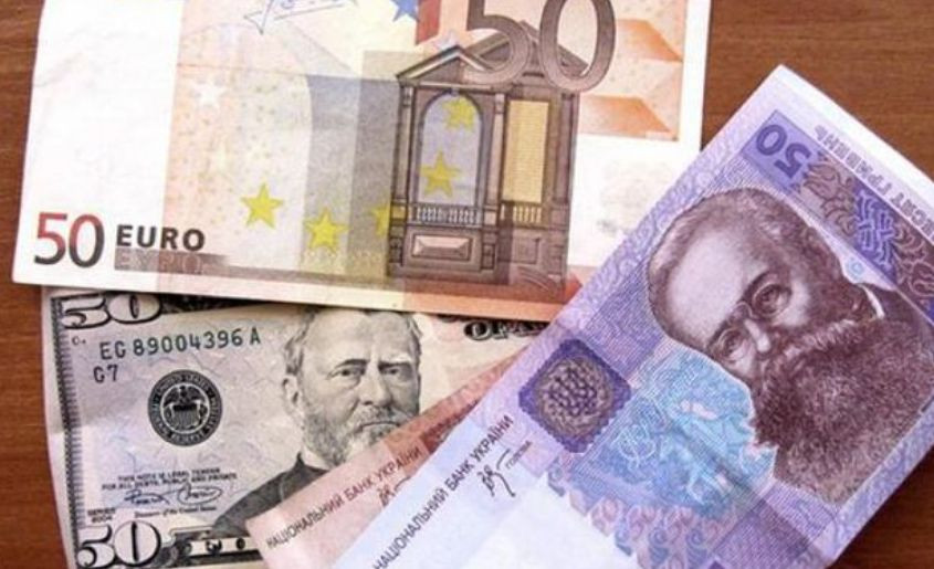 Українці у червні зможуть обміняти гривню на євро в Італії: є обмеження