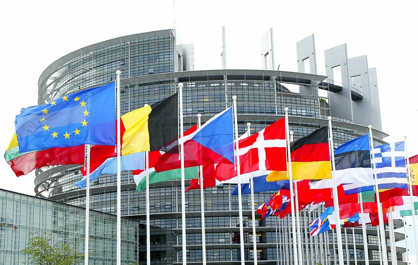 Европарламент призвал предоставить Украине статус кандидата на вступление в ЕС