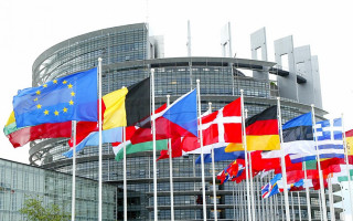 Европарламент призвал предоставить Украине статус кандидата на вступление в ЕС
