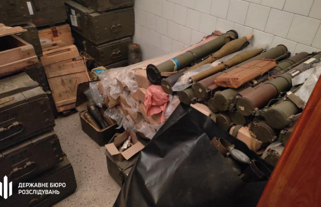 ЗСУ буде переданий великий арсенал зброї, виявлений ДБР на Донеччині, фото