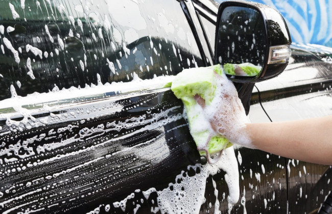 Стоимость моющих средств подскочила: в РФ закрываются автомойки