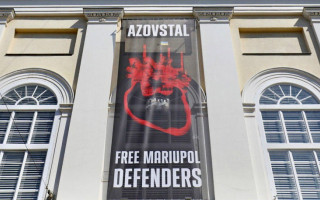 У Києві й Львові з'явилися банери про оборонців Маріуполя: фото