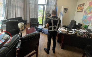 Требовали 2,5 млн долларов за статус нардепа: в Киеве задержали представителей политической партии