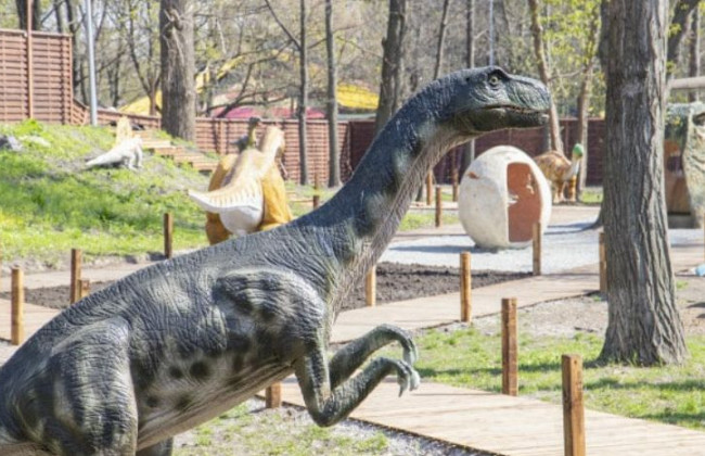 У столичному Гідропарку відкриють найбільший парк динозаврів в Україні