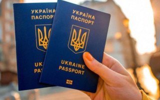 Українці за кордоном зможуть оформити одразу два паспорти