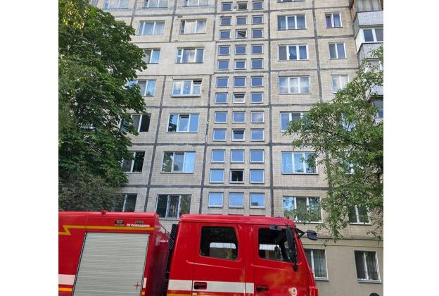 В Киеве вспыхнул пожар в многоэтажке: есть жертва