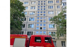 В Киеве вспыхнул пожар в многоэтажке: есть жертва
