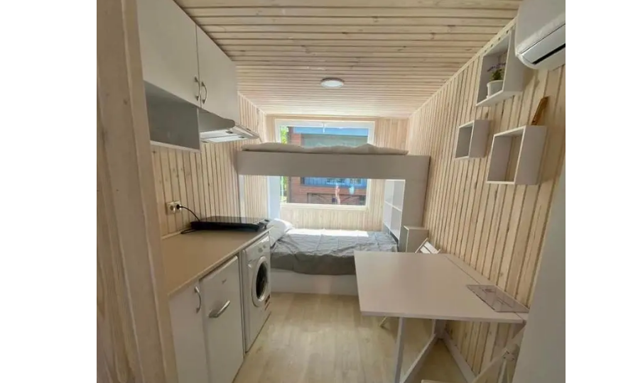 В Буче установили модульный дом на солнечных панелях для потерявших жилье, видео