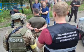 На хабарі затримано посадовця військкомату: Вінницька спецпрокуратура, фото