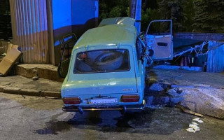 В Киеве спасатели деблокировали девушку из автомобиля, который попал в ДТП