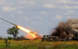 Війська РФ обстріляли касетними снарядами село на Дніпропетровщині