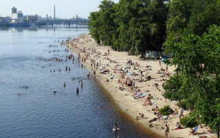 Назвали пляжи Киева, на которых опасно купаться