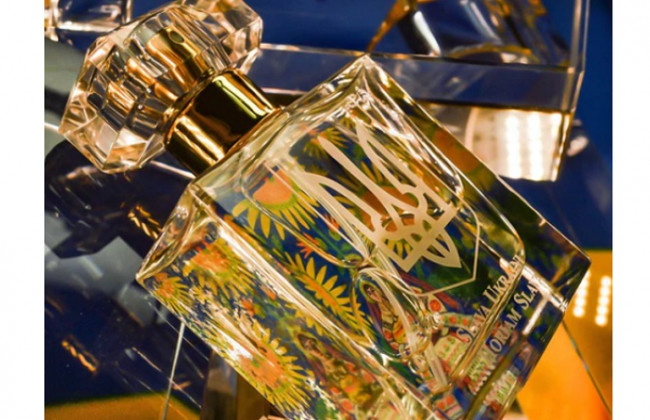 В Канаде выпустили парфюм «Слава Україні»: часть денег с продаж направят Нацбанку