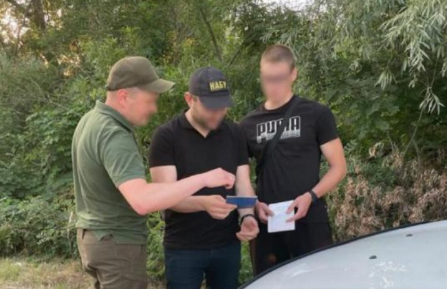 3 тисячі доларів за перетин кордону з Молдовою: НАБУ викрило схему