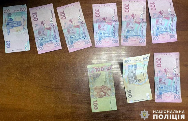 На Хмельниччині чоловік приніс поліцейському хабаря, щоб не платити 119 гривень штрафу