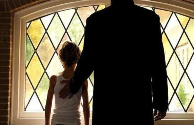 Майже 200 священників були ймовірно причетні до розбещення неповнолітніх на заході Німеччини – розслідування