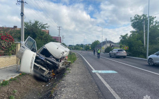 На автодорозі М-19 Доманове — Тереблече ускладнено рух транспорту: автобус потрапив у ДТП, фото