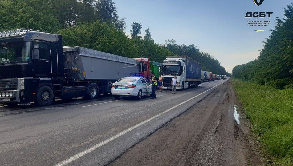 Укртрансбезпека провела рейд на під’їзді до МПП «Порубне»