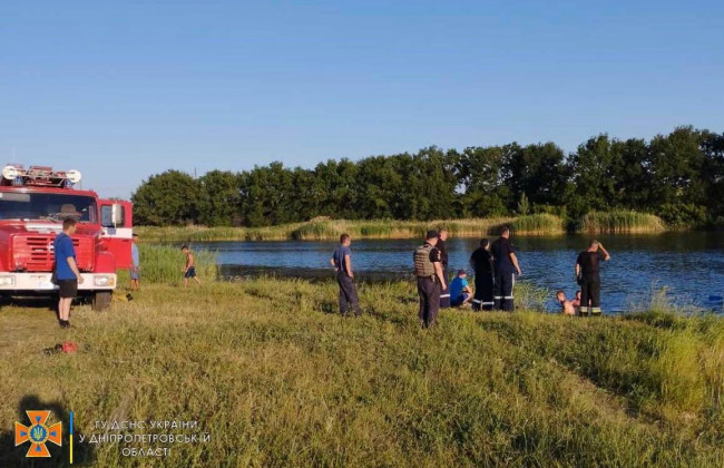 На детском пляже Днепра нашли тело пропавшего в воде мужчины