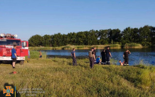На детском пляже Днепра нашли тело пропавшего в воде мужчины