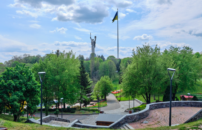 В Києві 14 червня приспускають головний державний прапор України: в чому причина