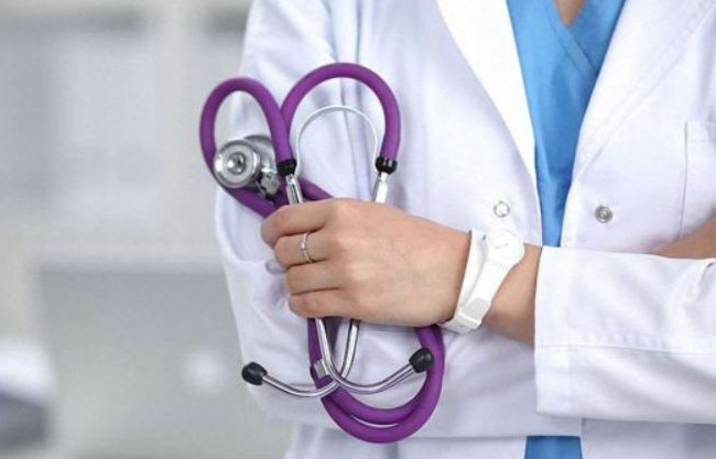 Як отримати медичну допомогу у сімейного лікаря, терапевта або педіатра у воєнний час: роз’яснення