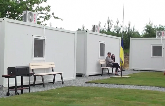 Возле Львова открыли модульный городок для переселенцев с домиками за 10 тысяч евро, фото